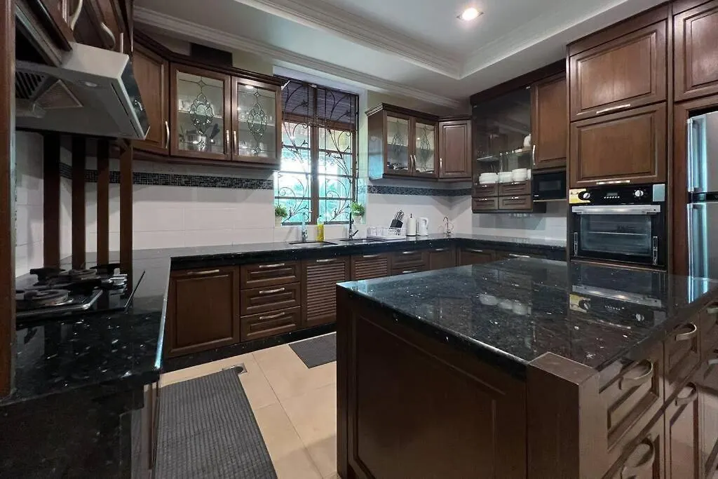 Luxury Villa Hening Sari, Umbai Melaka - Smarthome Malacca